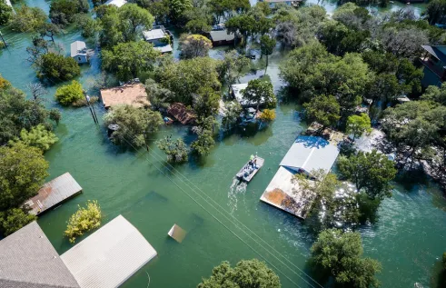 The project by three Charles Darwin University experts will delve into how weather events affect where people choose to live. 